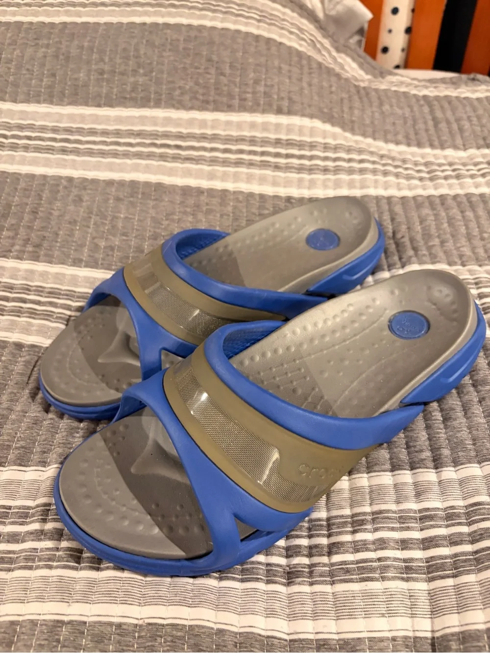 NWOT Crocs Men’s 9/women’s 11 Blue and Gray Slide Sandals